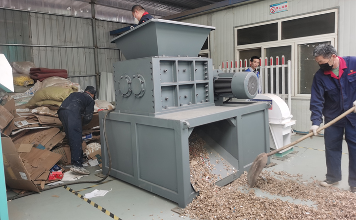 撕碎機撕碎硬紙殼 撕碎機撕碎硬紙殼